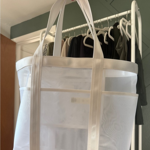 NWOT | lululemon everyday 20L tote - Picture 4 of 6